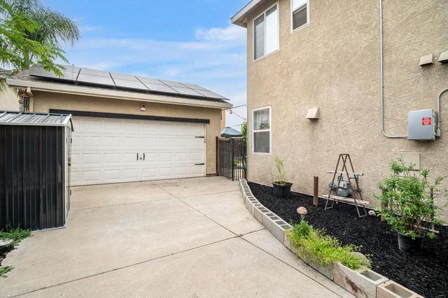 323 Nutcrest Ct, Oakdale, CA 95361