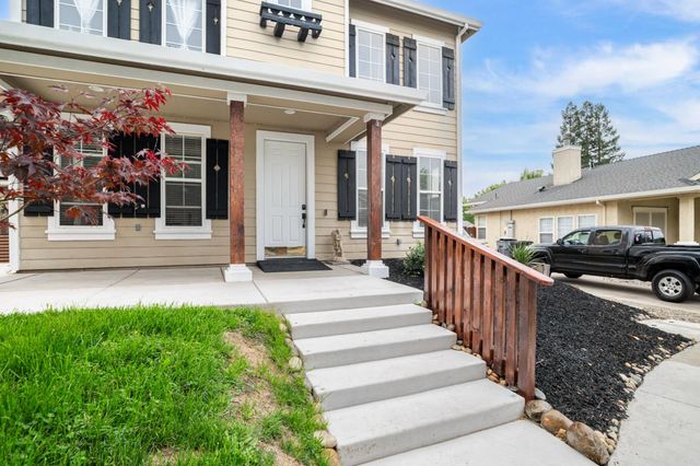323 Nutcrest Ct, Oakdale, CA 95361