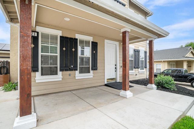 323 Nutcrest Ct, Oakdale, CA 95361