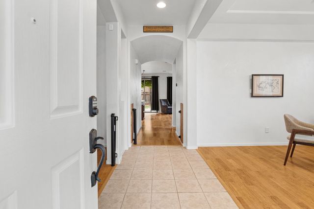 323 Nutcrest Ct, Oakdale, CA 95361