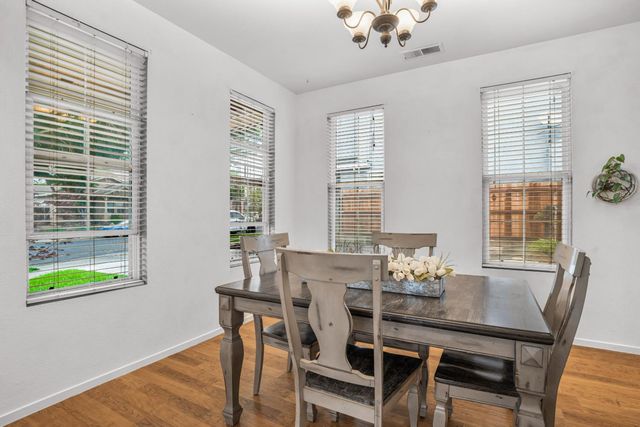 323 Nutcrest Ct, Oakdale, CA 95361