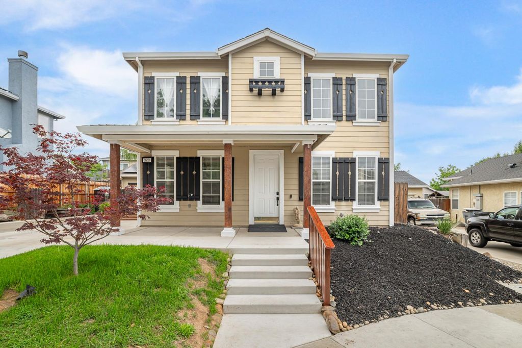 323 Nutcrest Ct, Oakdale, CA 95361