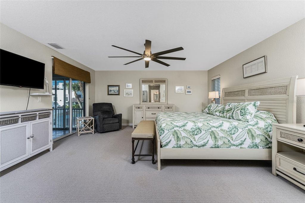 Image 21 of property listing at 2845 N BEACH ROAD, Englewood, FL 34223