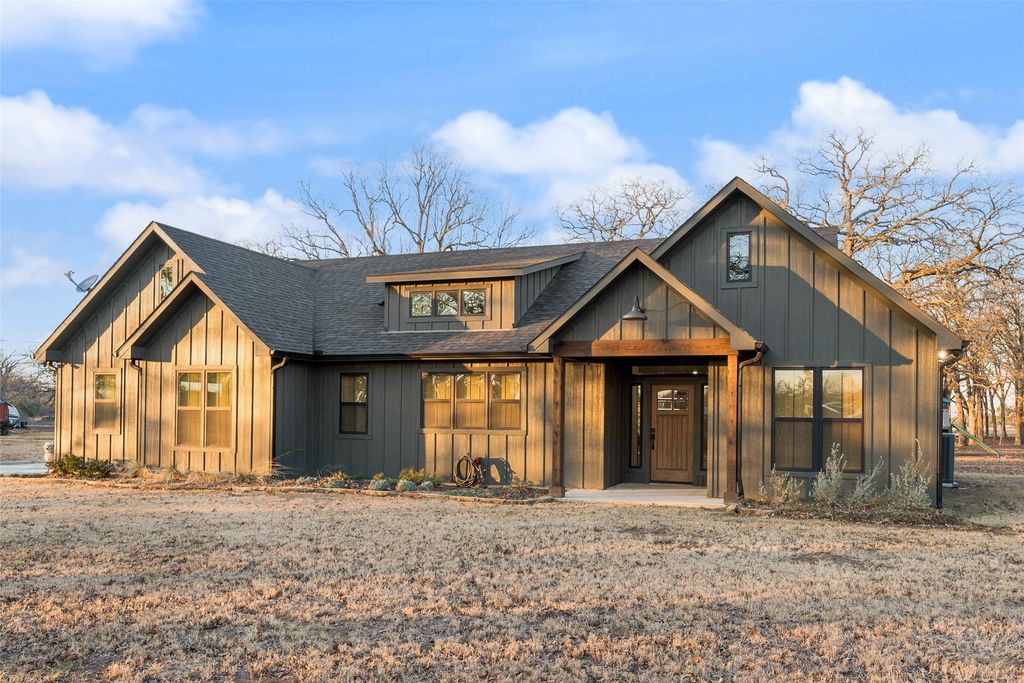 900 Vz County Road 3609, Edgewood, TX 75117