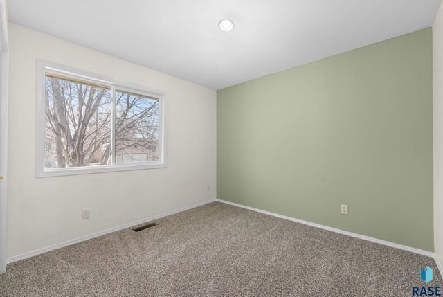 5704 S Southwind Ave Avenue, Sioux Falls, SD 57106