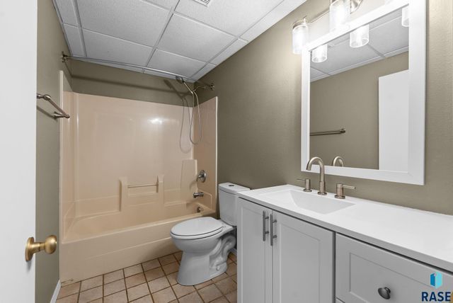 5704 S Southwind Ave Avenue, Sioux Falls, SD 57106