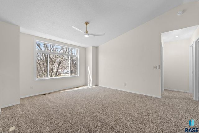 5704 S Southwind Ave Avenue, Sioux Falls, SD 57106