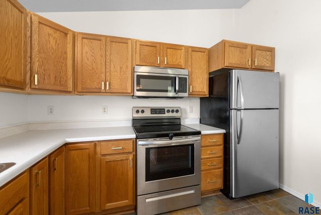 5704 S Southwind Ave Avenue, Sioux Falls, SD 57106