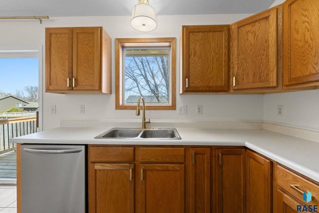 5704 S Southwind Ave Avenue, Sioux Falls, SD 57106