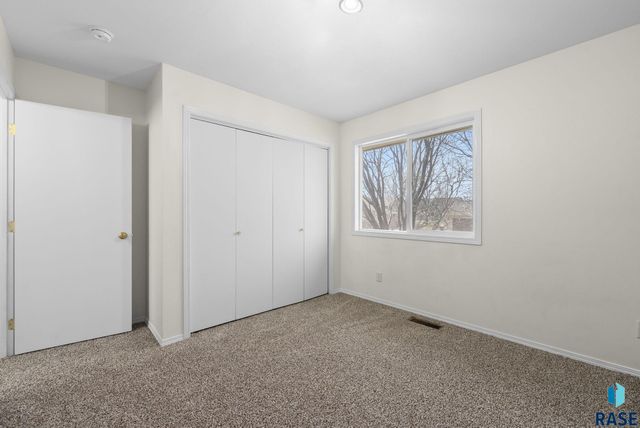 5704 S Southwind Ave Avenue, Sioux Falls, SD 57106