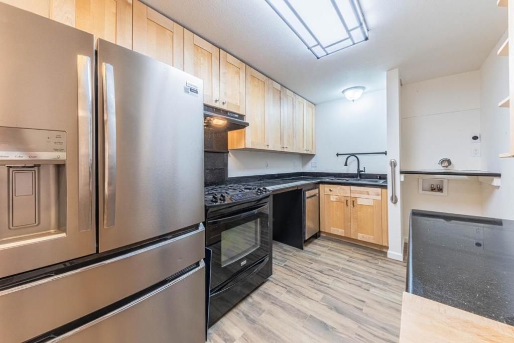 Image 10 of property listing at 820 Casanova Avenue 108, Monterey, CA 93940