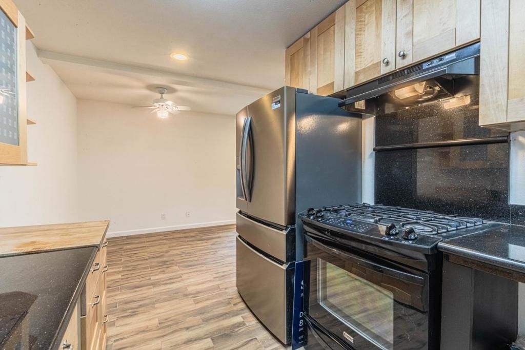 Image 11 of property listing at 820 Casanova Avenue 108, Monterey, CA 93940