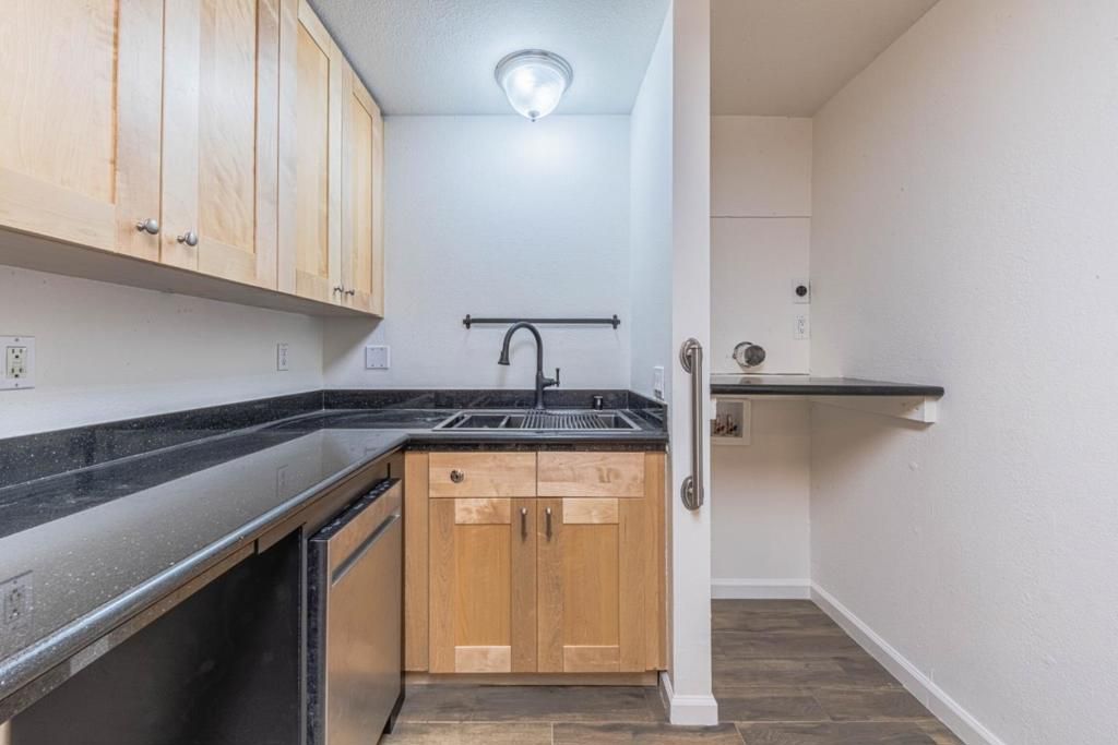 Image 12 of property listing at 820 Casanova Avenue 108, Monterey, CA 93940