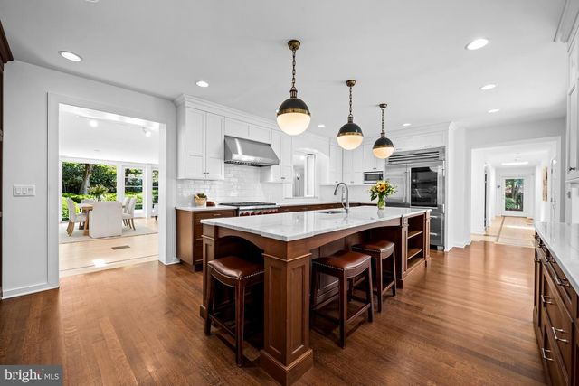 6 MEADOW RD, Baltimore, MD 21212