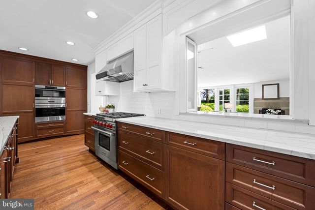 6 MEADOW RD, Baltimore, MD 21212