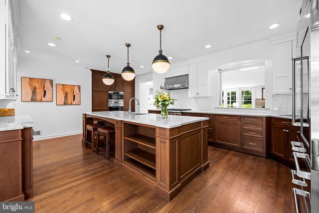 6 MEADOW RD, Baltimore, MD 21212