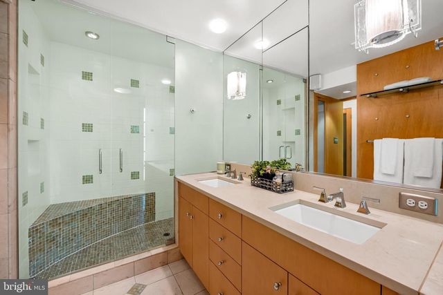 6 MEADOW RD, Baltimore, MD 21212