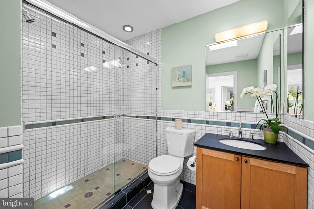 6 MEADOW RD, Baltimore, MD 21212