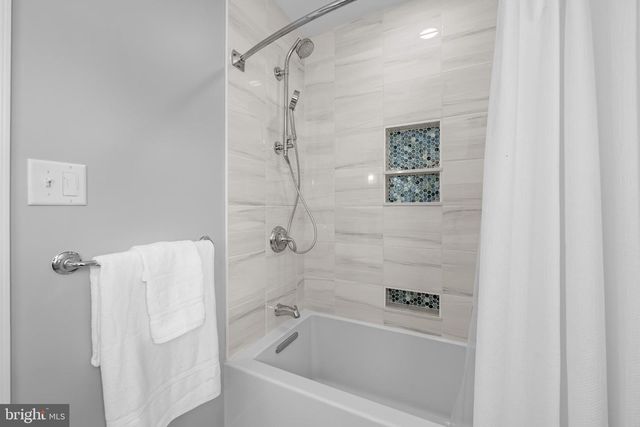 6 MEADOW RD, Baltimore, MD 21212