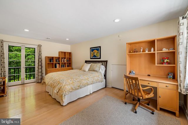 6 MEADOW RD, Baltimore, MD 21212
