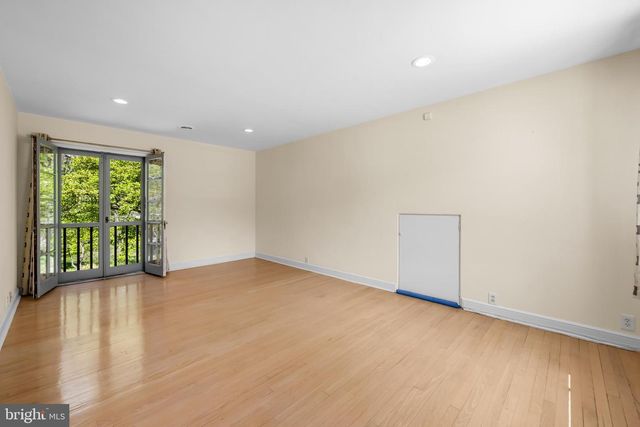 6 MEADOW RD, Baltimore, MD 21212