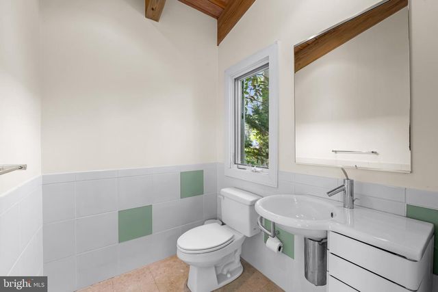 6 MEADOW RD, Baltimore, MD 21212