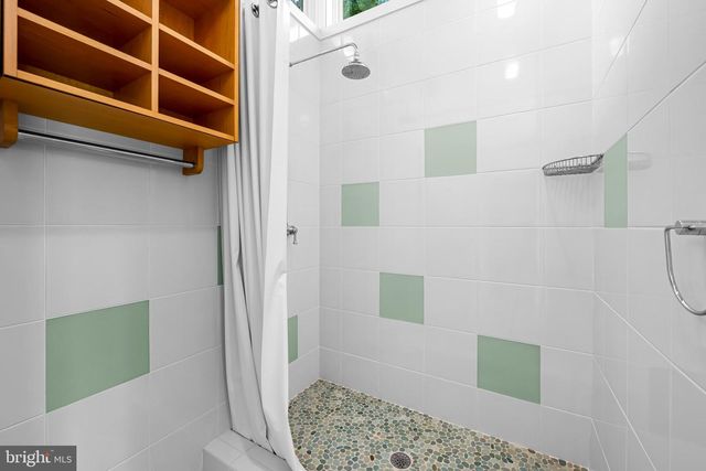 6 MEADOW RD, Baltimore, MD 21212