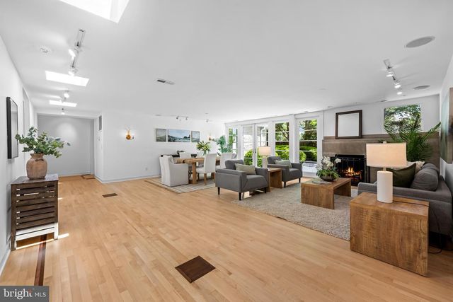 6 MEADOW RD, Baltimore, MD 21212