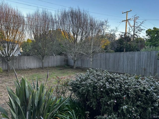 186 Fairmont Ave, Vallejo, CA 94590