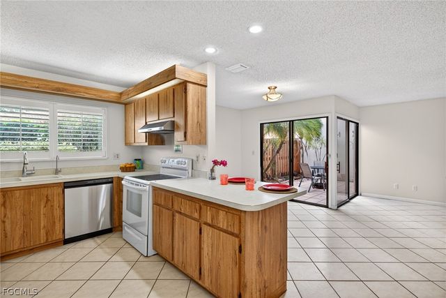 1414 Park Shore CIR 2, Fort Myers, FL 33901