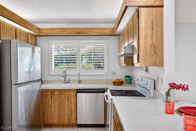 1414 Park Shore CIR 2, Fort Myers, FL 33901