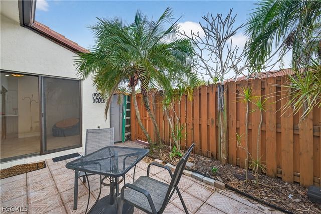 1414 Park Shore CIR 2, Fort Myers, FL 33901