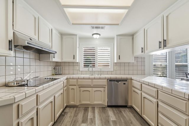 2612 Snyder Ave, Modesto, CA 95356