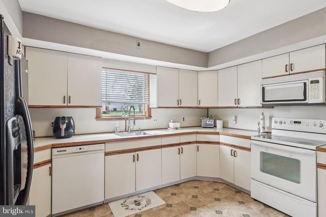1847 GREENWILLOWS DR, Vineland, NJ 08361