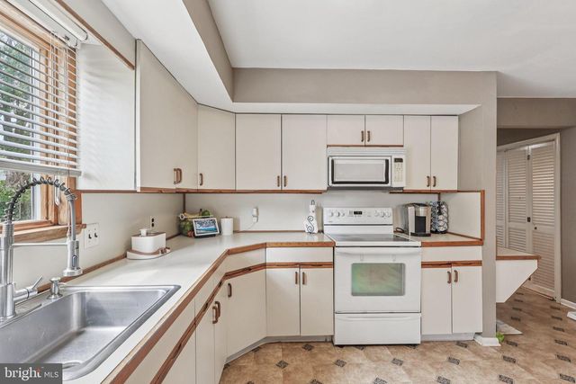 1847 GREENWILLOWS DR, Vineland, NJ 08361