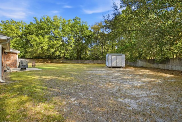 2182 Hagood Loop, Crestview, FL 32536