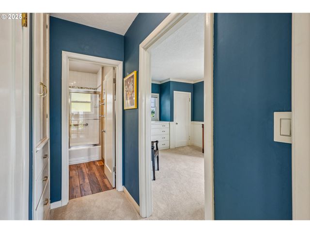 5757 Ne EMERSON St, Portland, OR 97218