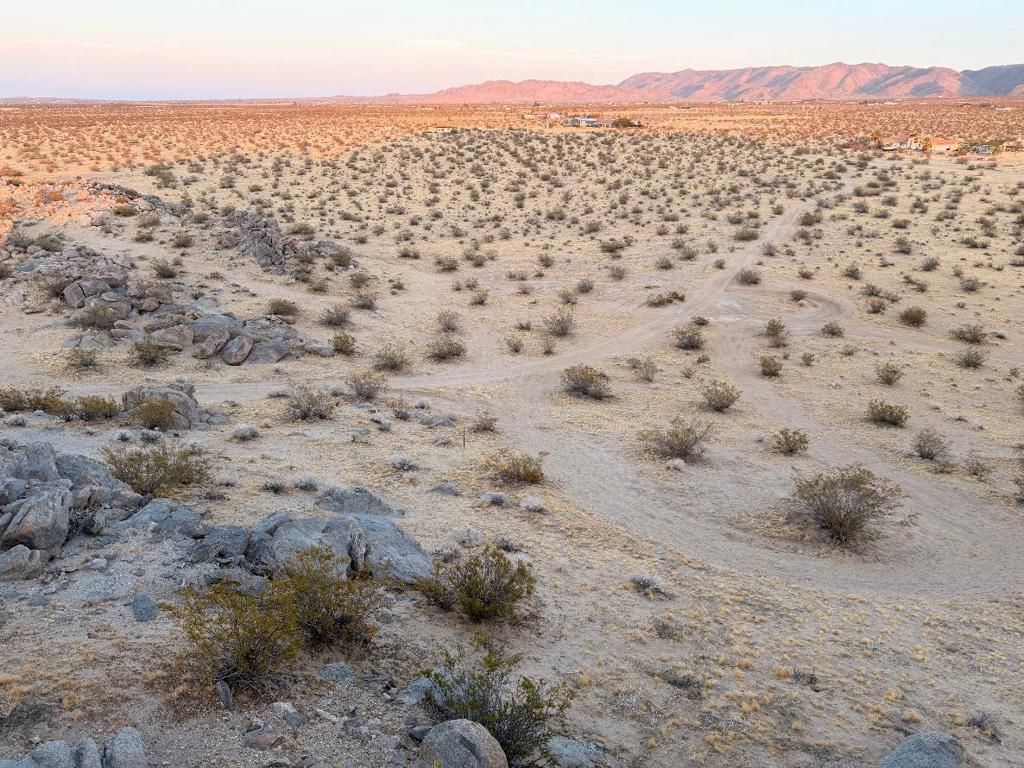 Image 12 of property listing at 11 Saddle Rock Way, Johnson Valley, CA 92285
