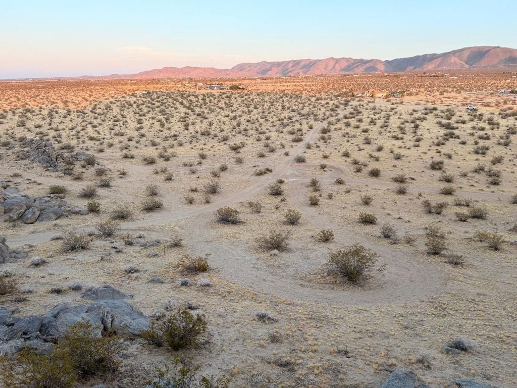 Image 13 of property listing at 11 Saddle Rock Way, Johnson Valley, CA 92285