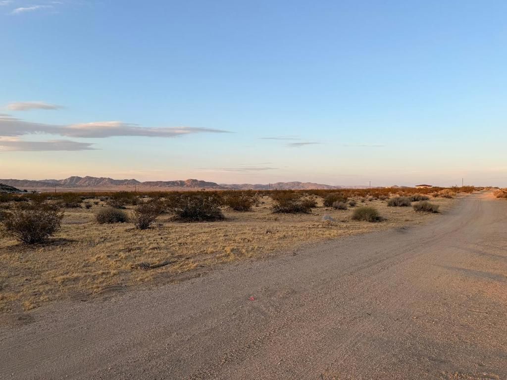 Image 14 of property listing at 11 Saddle Rock Way, Johnson Valley, CA 92285