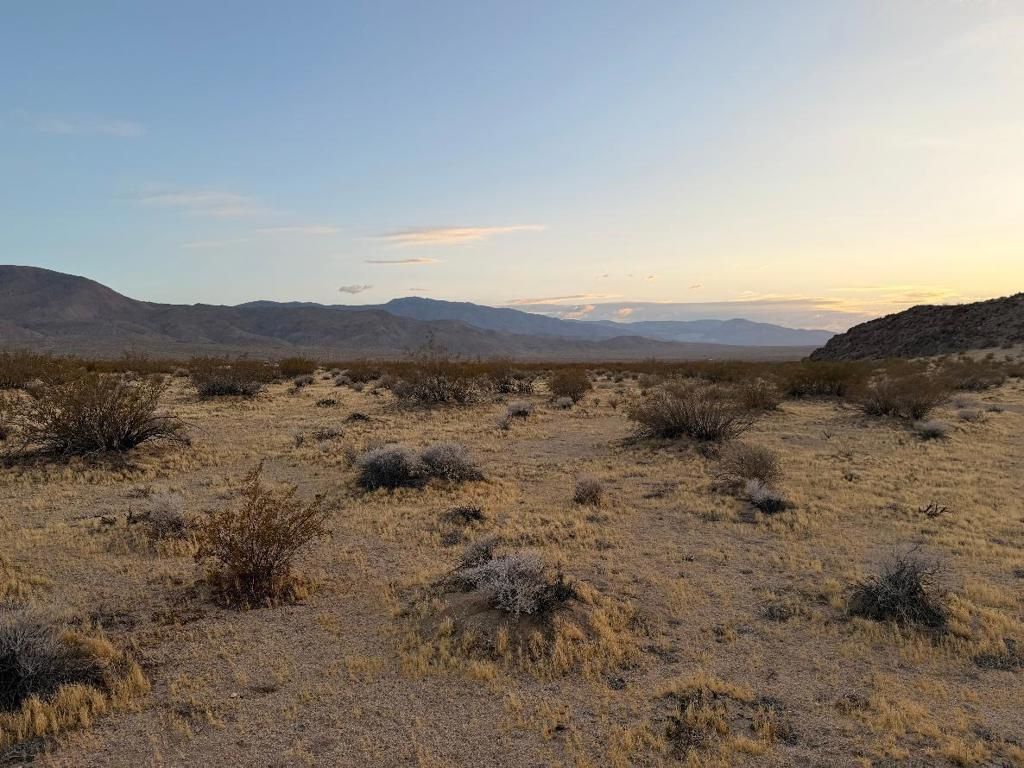 Image 8 of property listing at 11 Saddle Rock Way, Johnson Valley, CA 92285