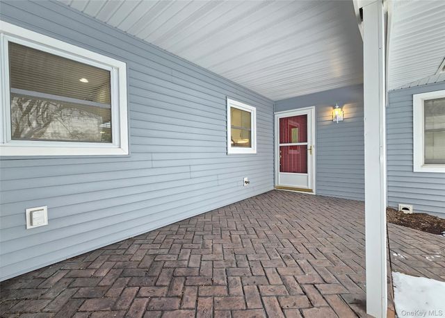 35 Segatogue Lane, South Setauket, NY 11720