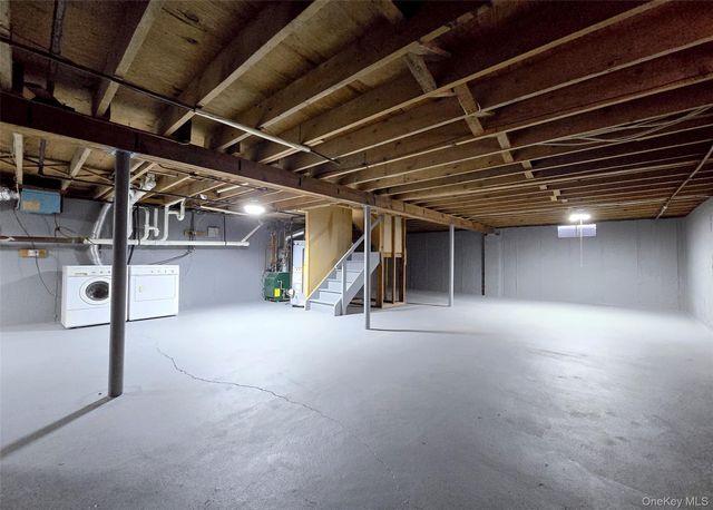 35 Segatogue Lane, South Setauket, NY 11720