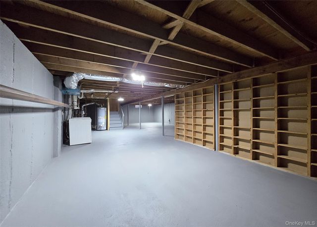 35 Segatogue Lane, South Setauket, NY 11720