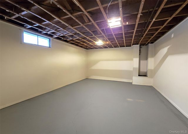 35 Segatogue Lane, South Setauket, NY 11720