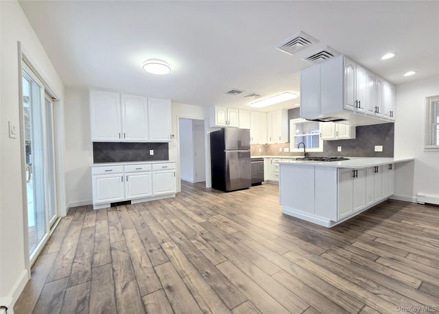 35 Segatogue Lane, South Setauket, NY 11720