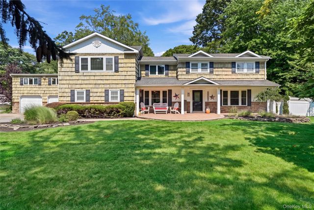 11 Tern Court, East Islip, NY 11730