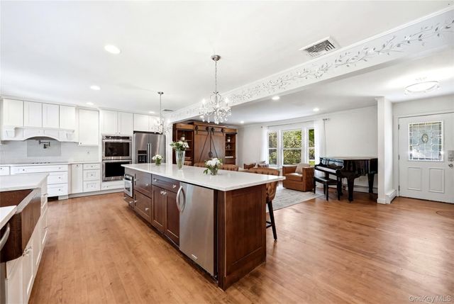 11 Tern Court, East Islip, NY 11730