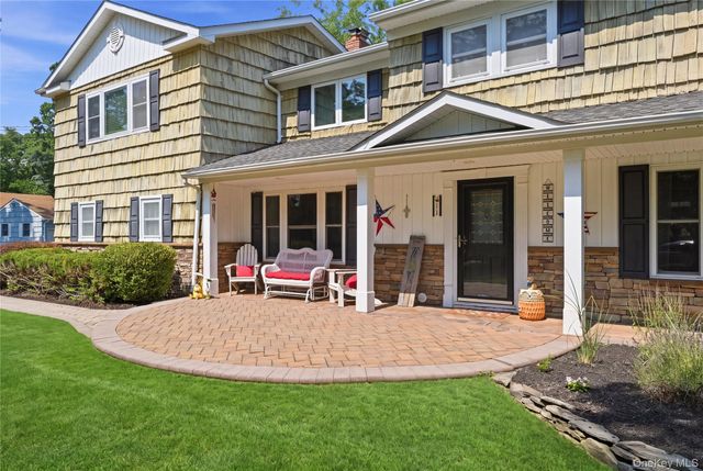 11 Tern Court, East Islip, NY 11730