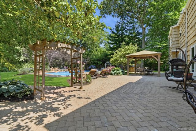 11 Tern Court, East Islip, NY 11730